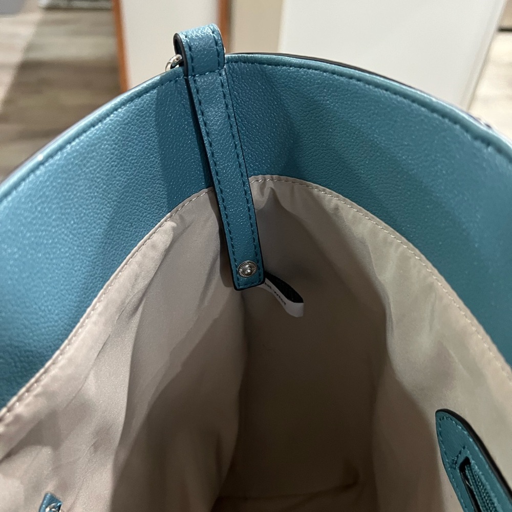 Nine West Blue Tote Bag Spacious and Minimalist with matching clutch - Picture 6 of 11